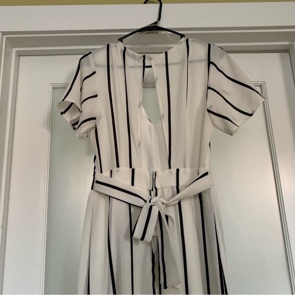 Crystal Sky White and Black Striped Jumpsuit/ Shorts/ Duster Romper--Size 7 - Picture 7 of 15